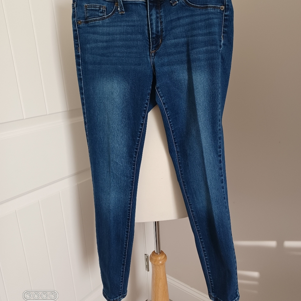 UNIVERSAL THREADS JEANS 👖